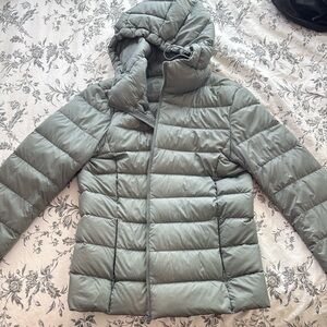 Uniqlo Ultra Light Down Puffer Jacket with Hood